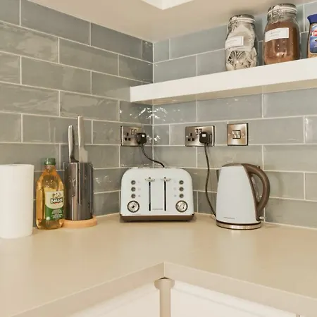 Apartman 2 Bedroom In Centre Sleeps 6 *