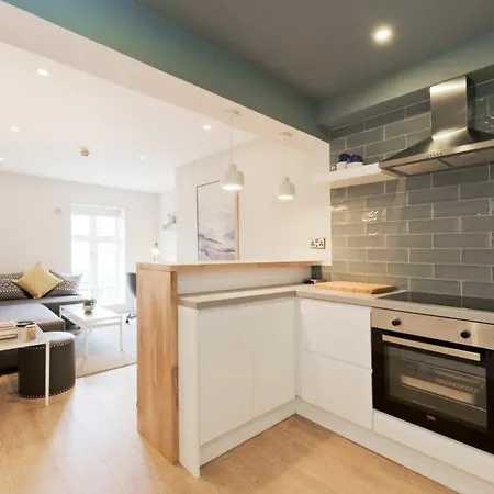 Apartman 2 Bedroom In Centre Sleeps 6 *